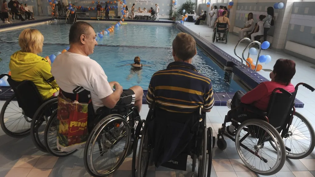 Vozíčkáři plavou štafetový závod přes La Manche