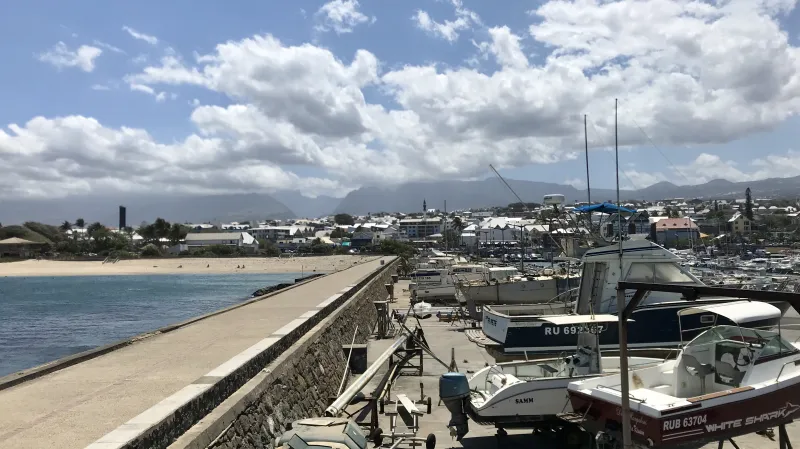 Přístav ve městě Saint-Pierre