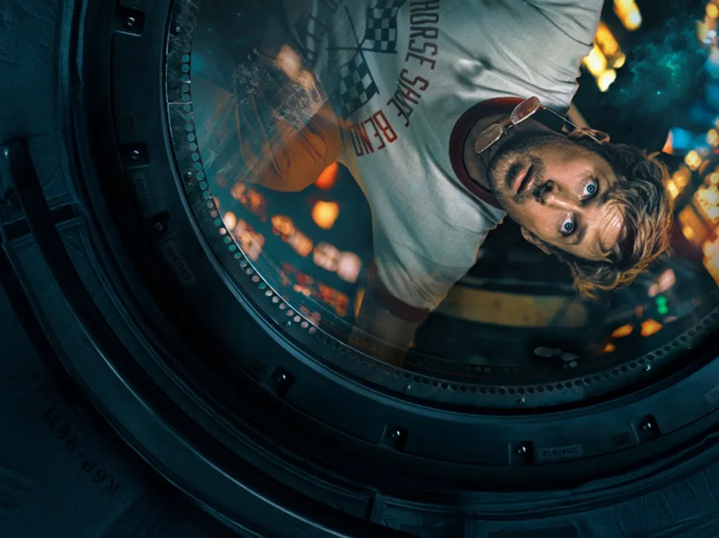 Komediální sci-fi Spasitel vezme od 19. března návštěvníky kina do vesmírné lodi, v níž se probudí učitel přírodopisu v podání Ryana Goslinga. Jeho úkolem je vyřešit, co za látku způsobuje vyhasínání Slunce. Film je, stejně jako oceňovaný Marťan Ridleyho Scotta, založen na románu Andyho Weira. Spasitele režírovali Phil Lord a Christopher Miller