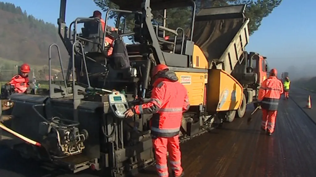 Pokládání asfaltu