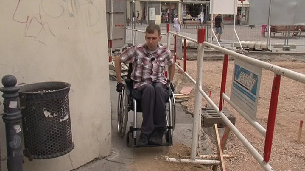 Rozkopané ulice - past pro vozíčkáře a maminky s kočárky