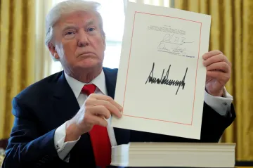 Za halasem tweetů. Trump snížil daně, masivně dereguloval a posunul justici daleko doprava