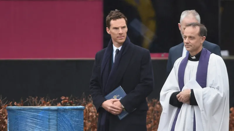 Benedict Cumberbatch na pohřbu Richarda lll.