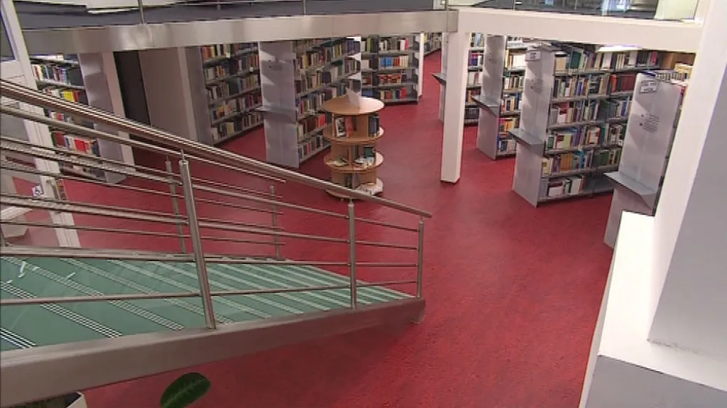 Schodiště knihovny ESF MU