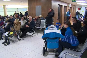 Návaly kvůli rodičovskému příspěvku opadly, přišla už skoro polovina rodičů