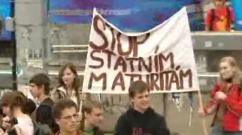 Odklad státních maturit bude jedním z bodů zasedání poslanců