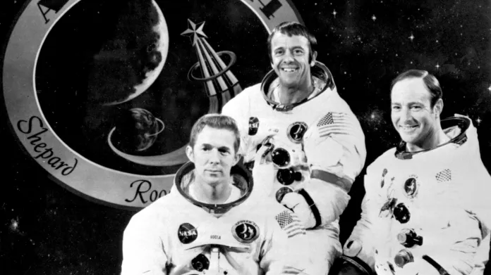 Posádka kosmické lodi Apollo 14 - Stuart Roosa, Alan Shepard a Edgar Mitchell (zleva)