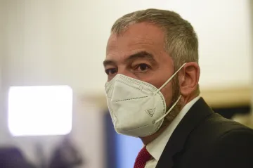 Za telefonát o možné bombě na pražském Hradčanském náměstí má šéf Kverulanta podmínku