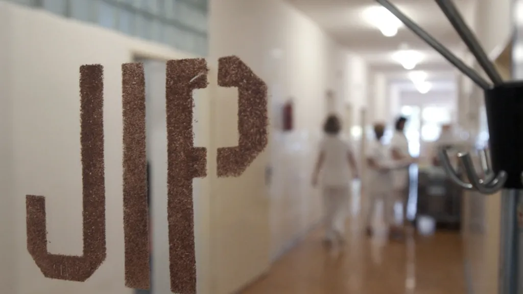 Jednotka intenzivní péče