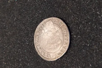 Nálezce pokladu ze sedmnáctého století má od Pardubického kraje dostat přes půl milionu