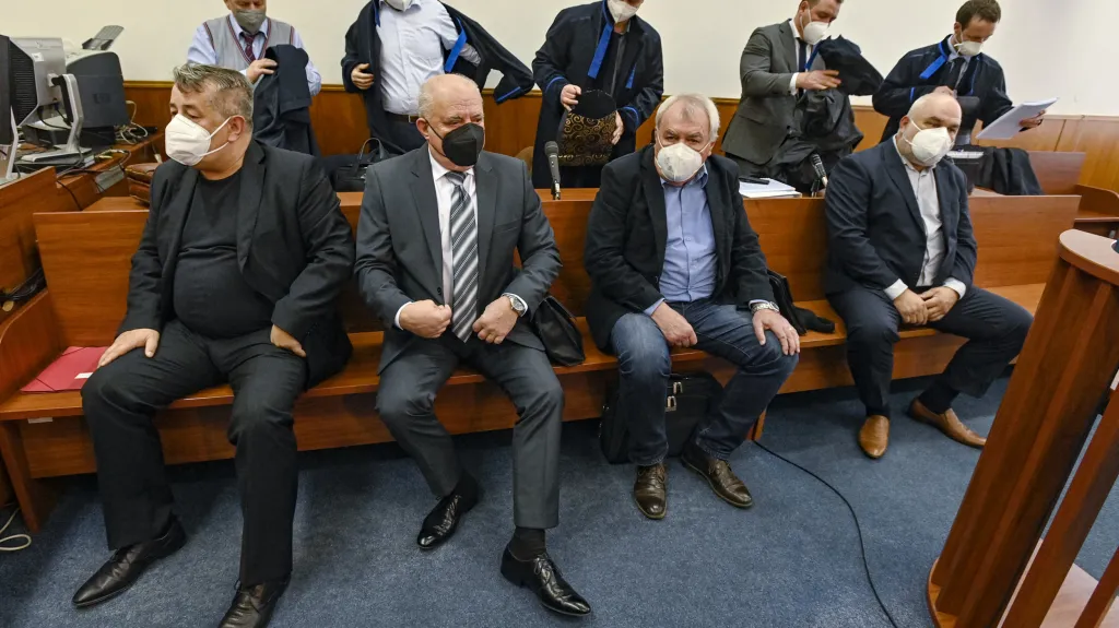 Zleva Petr Malý, Lubomír Novotný, Jaroslav Slavík a Miroslav Holub u soudu (19. 4. 2021)