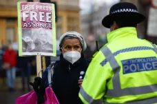 Londýnský soud odmítl propustit Assange na kauci