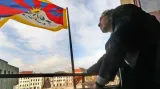 Vyvěšování tibetské vlajky v Jihlavě