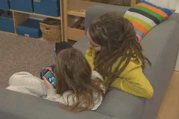 Digitální svět se o prázdninách může stát pro děti rizikovějším