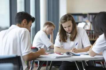 Čtvrtina patnáctiletých v Česku nepochopí ani text návodů či smluv, říká expertka