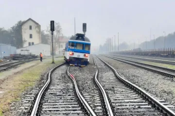 V Neratovicích vykolejil vlak, nikdo nebyl zraněný