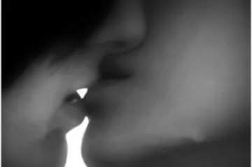 Za políbení kolegyně si Číňan odsedí pět měsíců