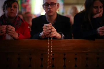 Katolické církvi v Polsku věří jen zhruba třetina obyvatel