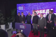 Srbská opozice odmítá uznat volební výsledky. Vláda prý dovezla do Bělehradu tisíce voličů z Bosny