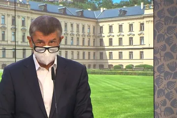 Vláda uvolní 3,2 milionu roušek do volebních místností. Ve středu se ministři mimořádně sejdou kvůli kurzarbeitu
