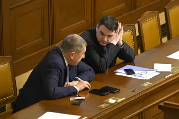 Babiš opatření ÚS ohledně summitu a účasti Pavla respektuje, Okamura kritizuje