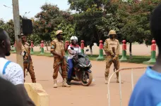 V Burkině Faso vojáci svrhli prezidenta, o půlnoci se zavírají hranice