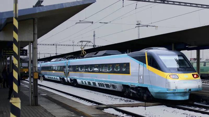 Pendolino na nádraží