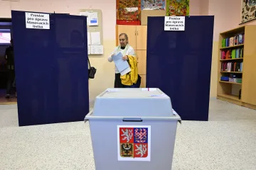 Skončil první den voleb do Poslanecké sněmovny