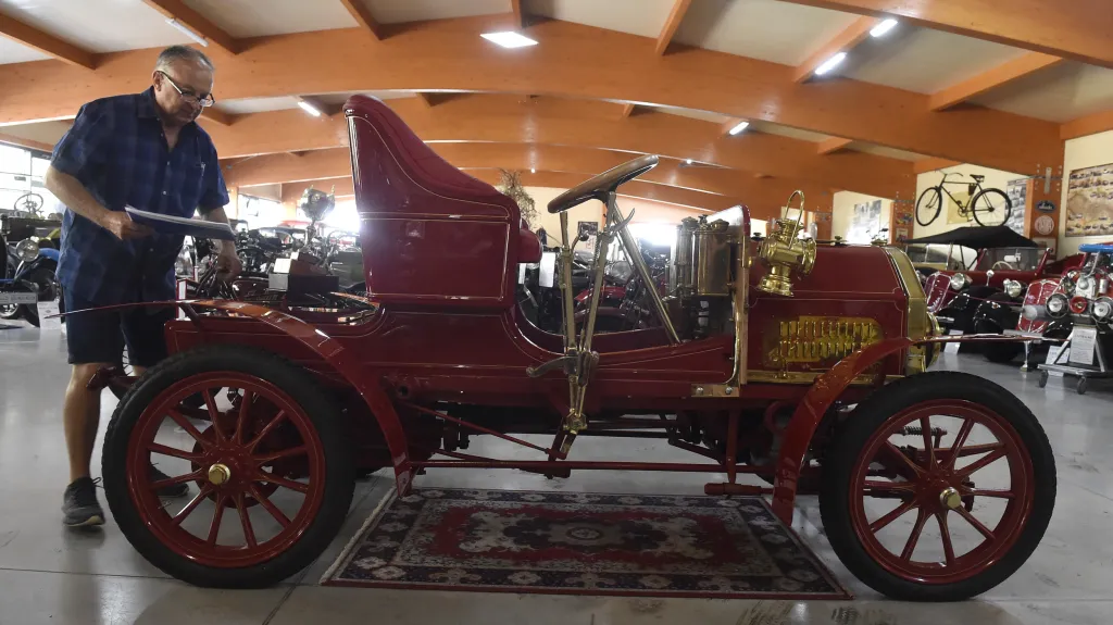 Jediný exemplář automobilu Windhoff z roku 1902 v kopřivnickém muzeu
