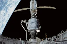 Kosmonauti našli na modulu Zarja ruské sekce ISS nové trhliny