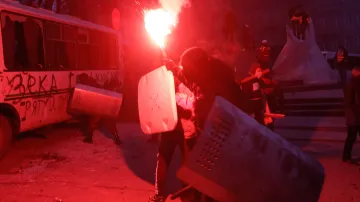 Ukrajinští demonstranti se střetli s policií
