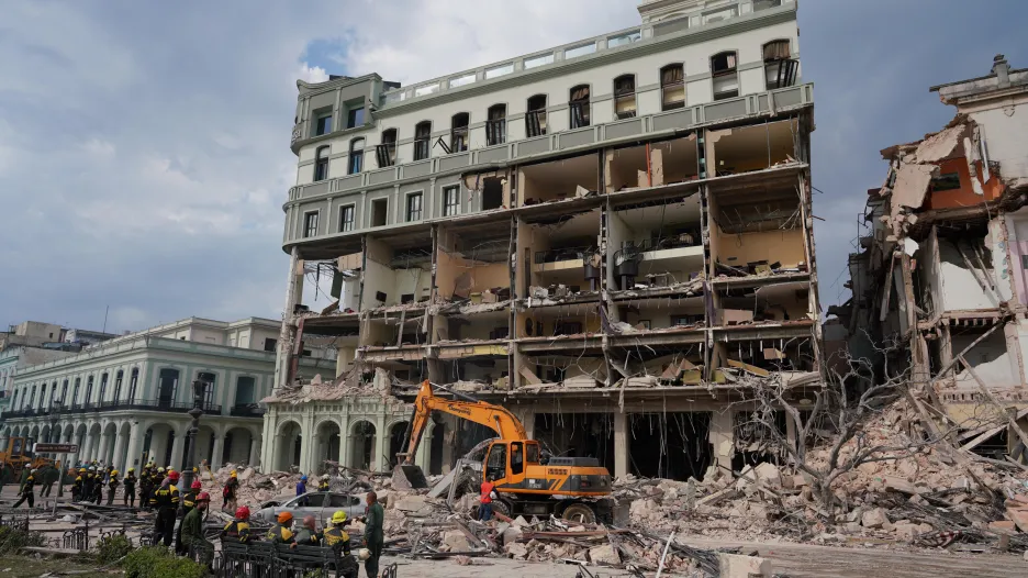 Ruina hotelu Saratoga poničená výbuchem