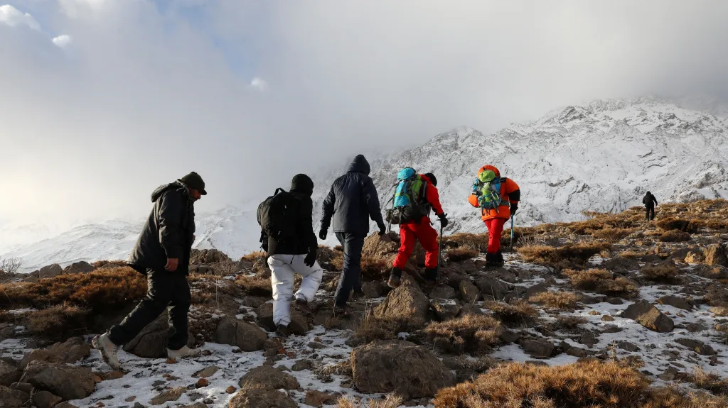 Pátrání po troskách letadla v íránských horách
