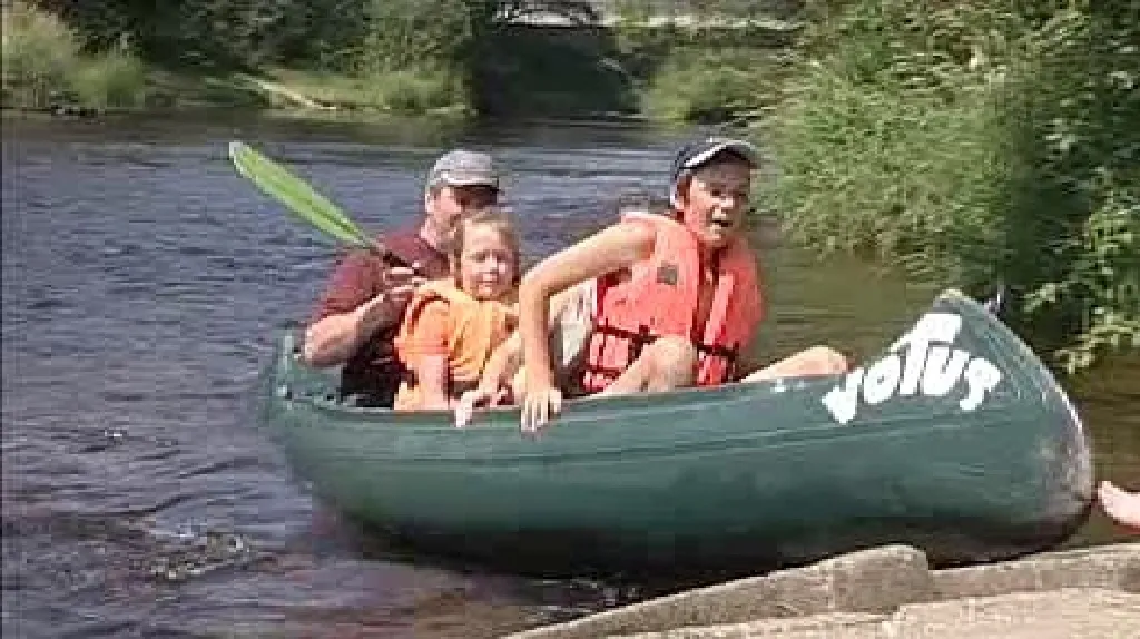 Vodáci na řece