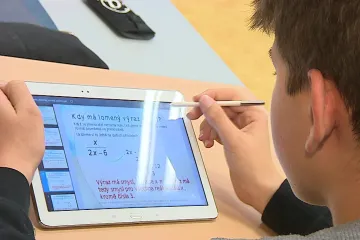 Některé děti nemají dostatečné připojení k internetu, výuka na dálku je pro ně složitější