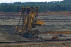 Místo útlumu se těžba uhlí rozšiřuje. Rypadlo na Sokolovsku už je tam, kde mělo být za pět let