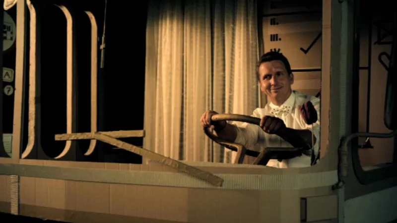 Generální ředitel pražského dopravního podniku Martin Dvořák v klipu kapely Tap Tap Řiditel autobusu