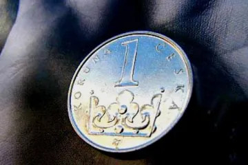 V oběhu bylo v roce 2010 o 45 milionů víc bankovek a mincí