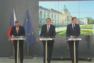 Vláda chce mimořádnou daň od roku 2023, spojí ji s daňovým balíčkem, oznámil Stanjura