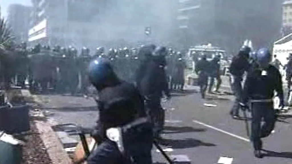 Zásah policie proti demonstrantům