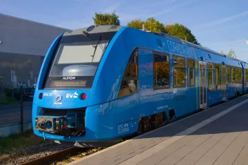 Vlaky na vodík a baterie by na českých železnicích fungovaly, tvrdí studie