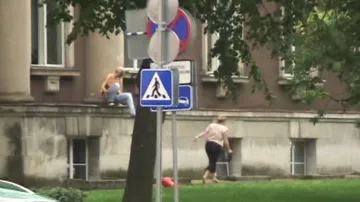 Úředníci prchající z estonského ministerstva obrany