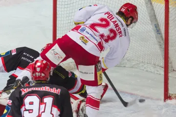 Třinec si vyšlápl na Hradec, všechny góly dal Polanský