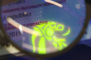 Přibývá zadržených cizinců s padělanými doklady, zaměřují se na ně zvláštní policejní týmy