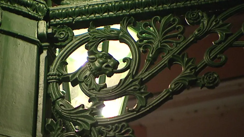 Výzdoba kandelábru