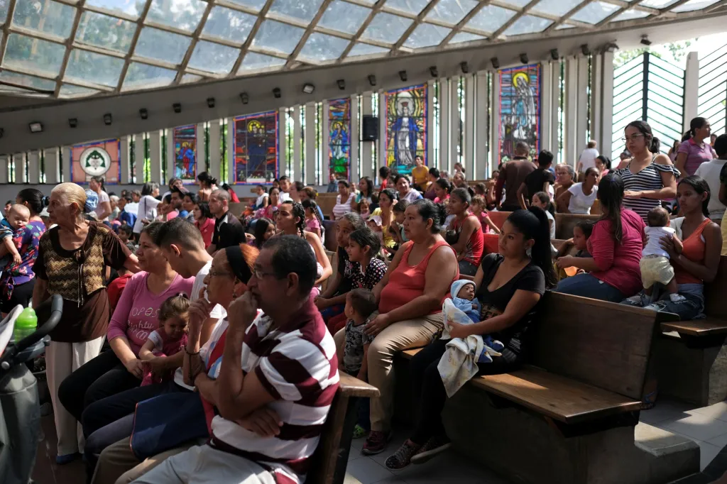 Jedna z mála organizací, které jsou schopny dětem pomoci, je katolická humanitární agentura Carita, která zabezpečuje poradenství rodinám v tísni.