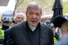Kardinál Pell věděl o zneužívání dětí, uvedla australská komise. Podle ní takto hřešilo sedm procent kněžích