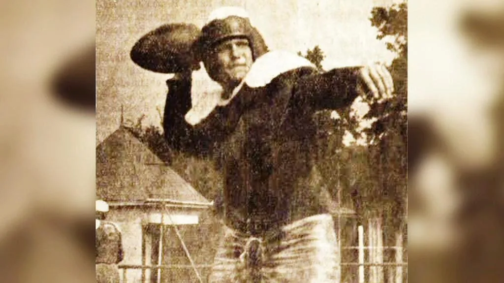 Utkání v americkém fotbalu v září 1945 v Českém Krumlově