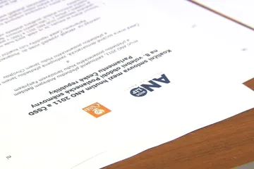 Pod koaliční smlouvou chybí poslední podpis. Chvojka mluví o žalobě kvůli Pochemu, Babiš to odmítá