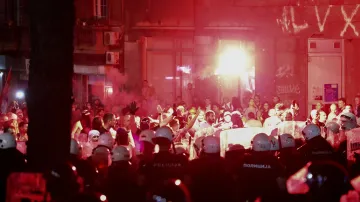 Střety mezi policií a demonstranty v Bělehradu